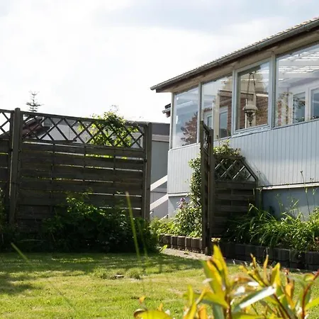 Vila Amazing With Garden *